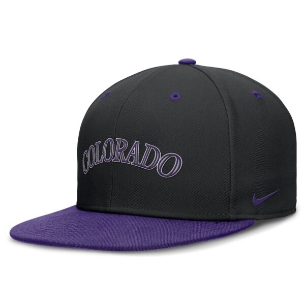 Gorra Nike MBL Plana Colorado Cerrada